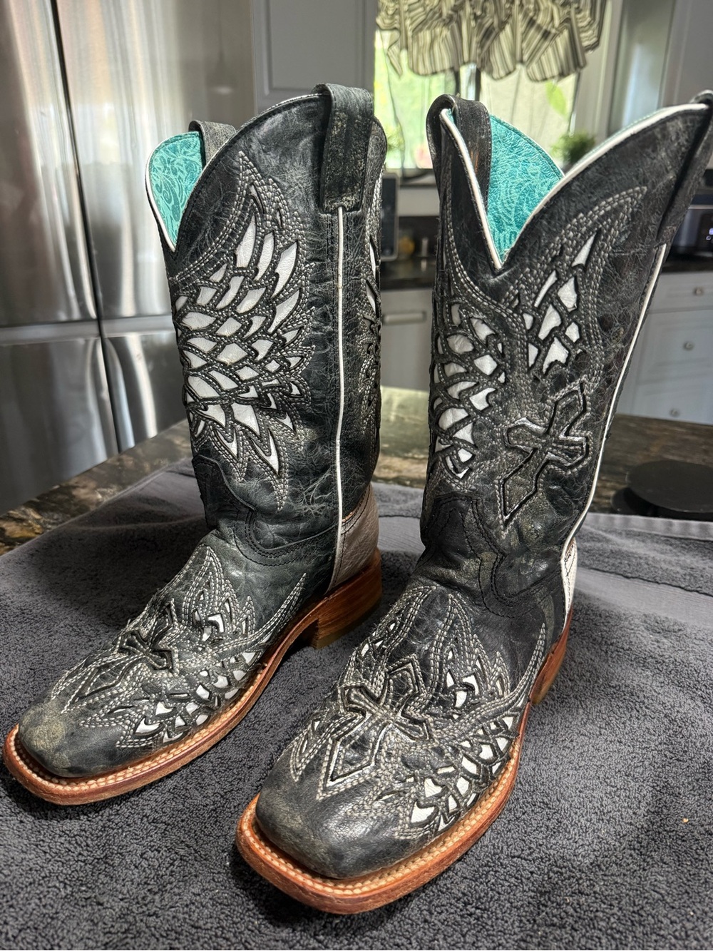 Corral Black and White Stitched Cross Western Boots